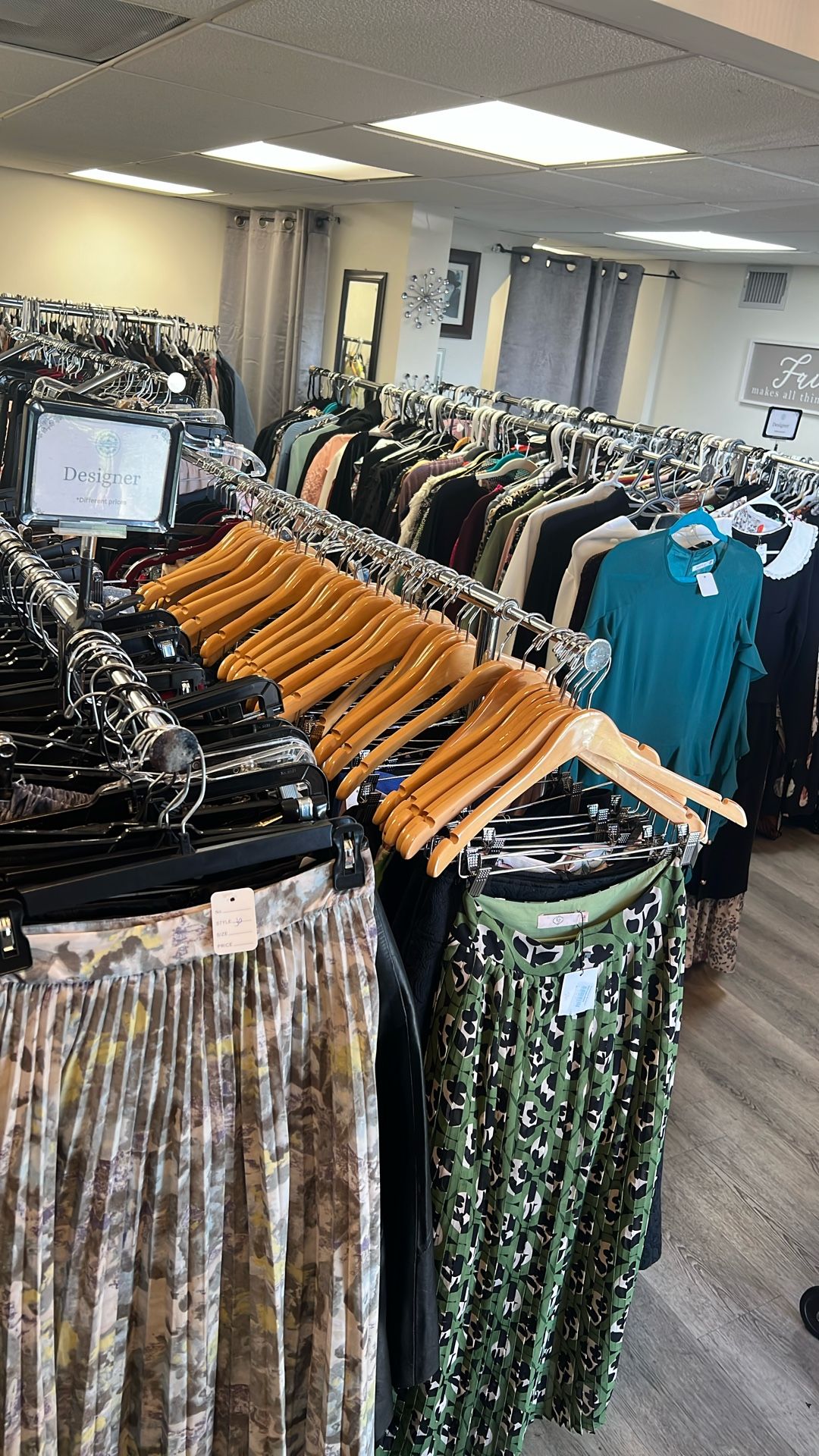 lot of women’s clothes! Gorgeous Clothing! Mix Sizes ! Only $1 !