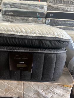 King mattress stearns&foster pillowtop