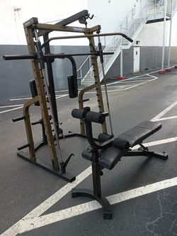 Smith Machine with Adjustable Bench plus 45s+25s Weights Set
Sturdy Nautilus Smith Machine is constructed from steel with a gold and black finish.