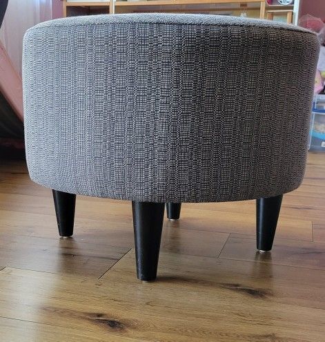 Gray Round Ottoman!!! Great Condition.
