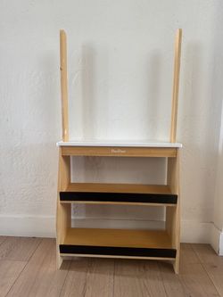 Kids play forsake stand