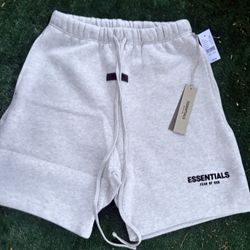 Size M Essential Shorts