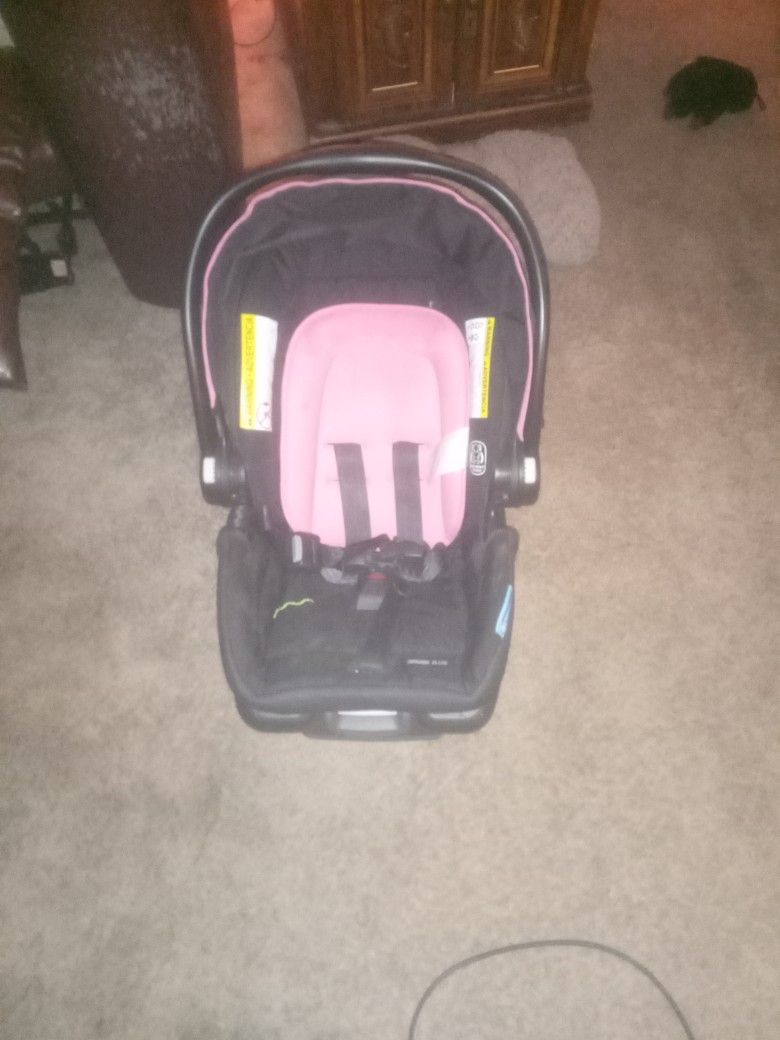 Graco  Infant Car Seat 