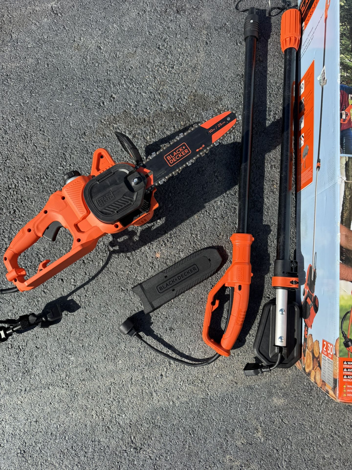 New Black N Decker Corded Pole Saw 8Amp With 10” Cutting Bar. Up To 14’ Reach. Must Pickup