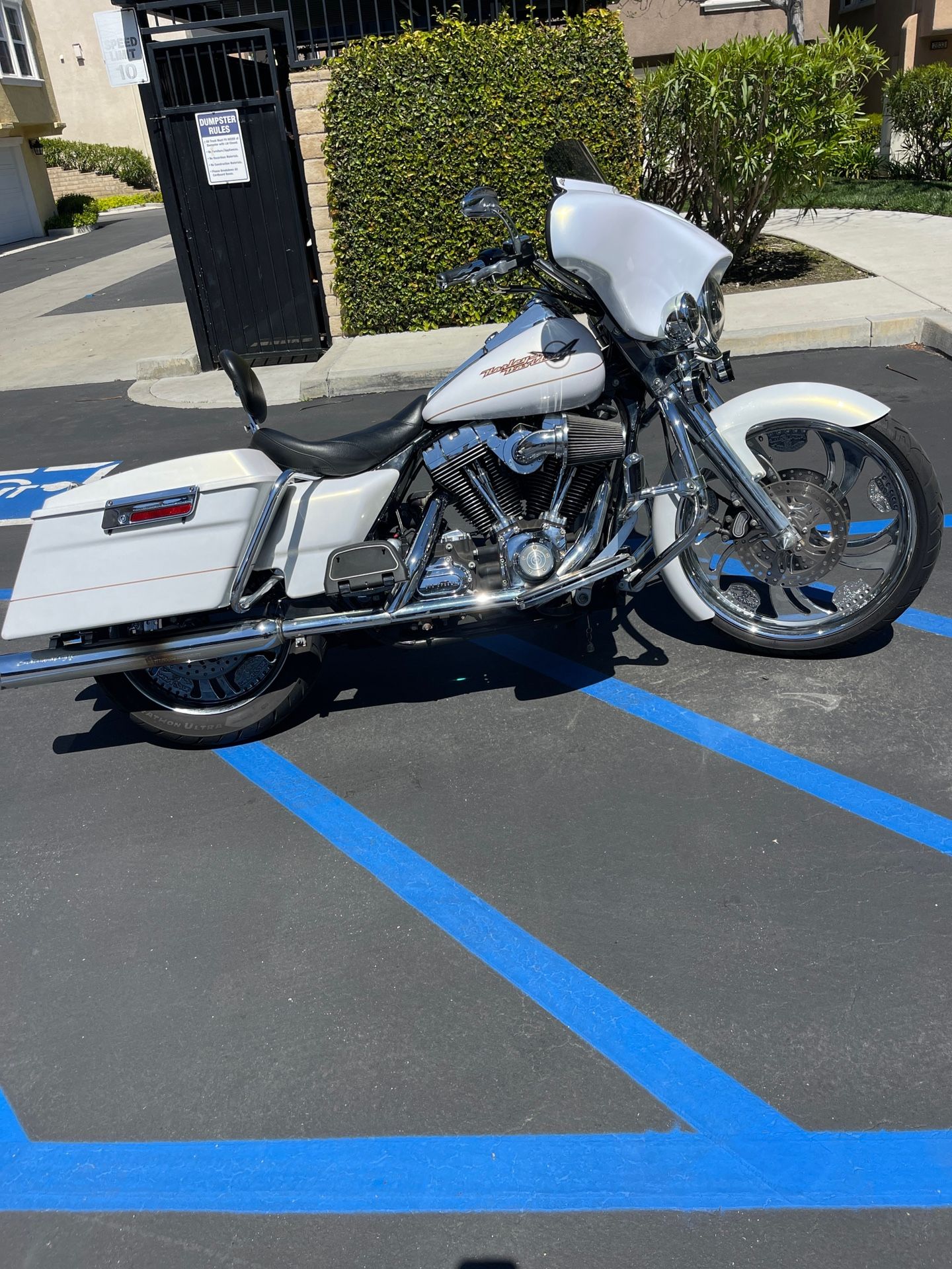 2007 HD ROAD KING 15K miles.