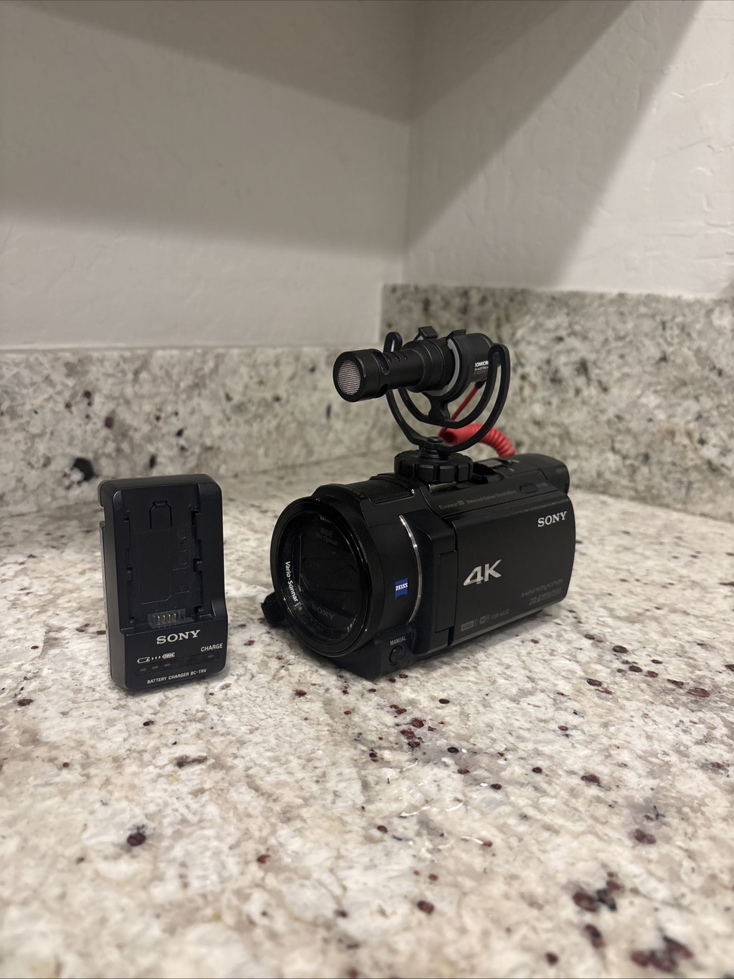 Sony Handycam FDR-AX33 20.6MP 4K with Rode VideoMic
