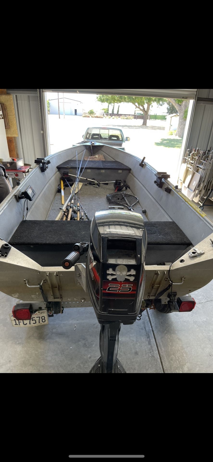 Aluminum Fishing Boat with shoreline Trailer & Mercury 25 Motor
