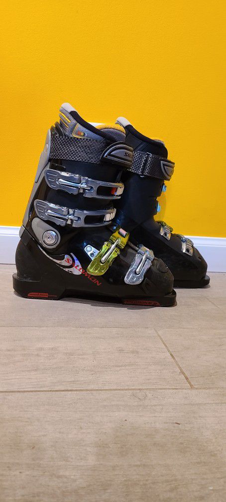 275 mm Salomon Ski Boots 