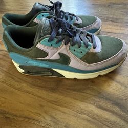 Nike women’s air max sneakers size 8.5