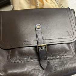 Beautiful Louis Vuitton Leather Messenger Bag