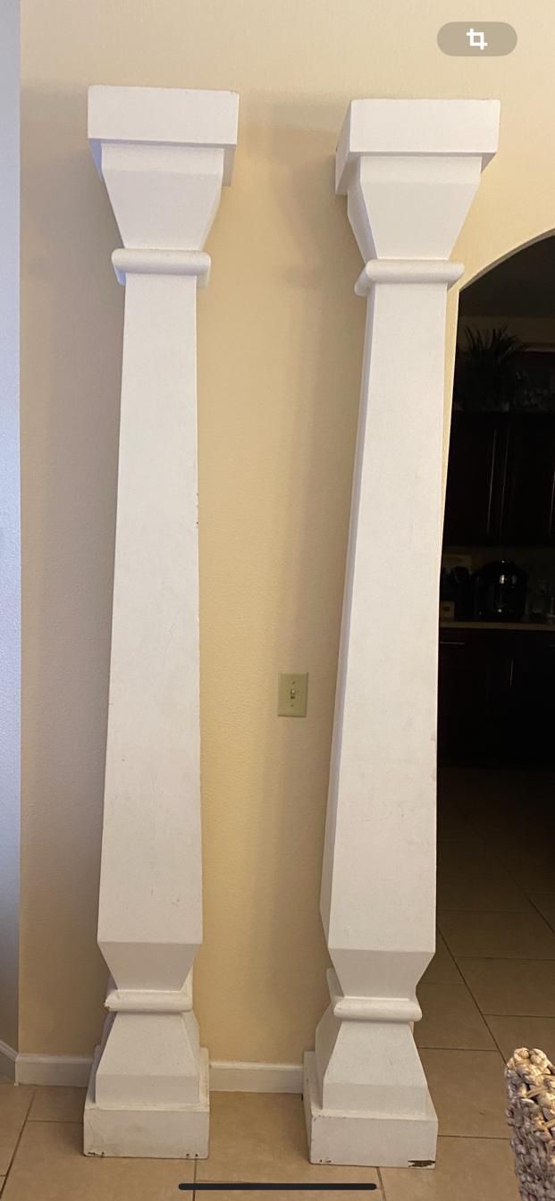 2 Columns for decoration or for events in wood but stable, light and tall