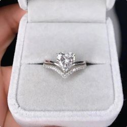 Heart Stone Silver Ring with V-Band