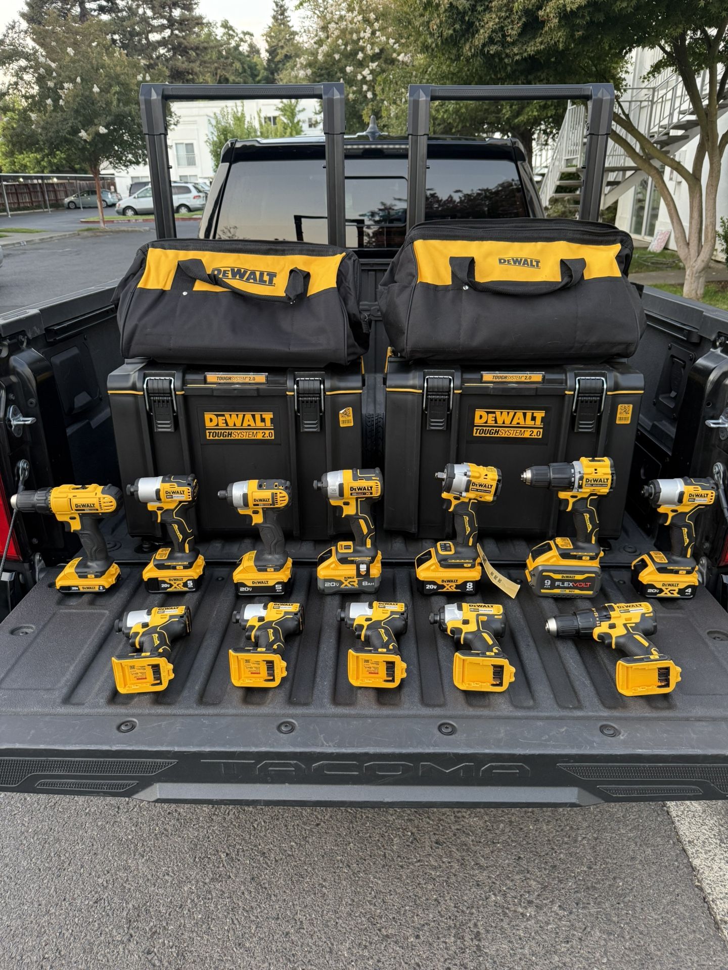 Taladros e impactos DEWALT nuevos – Napa, CA