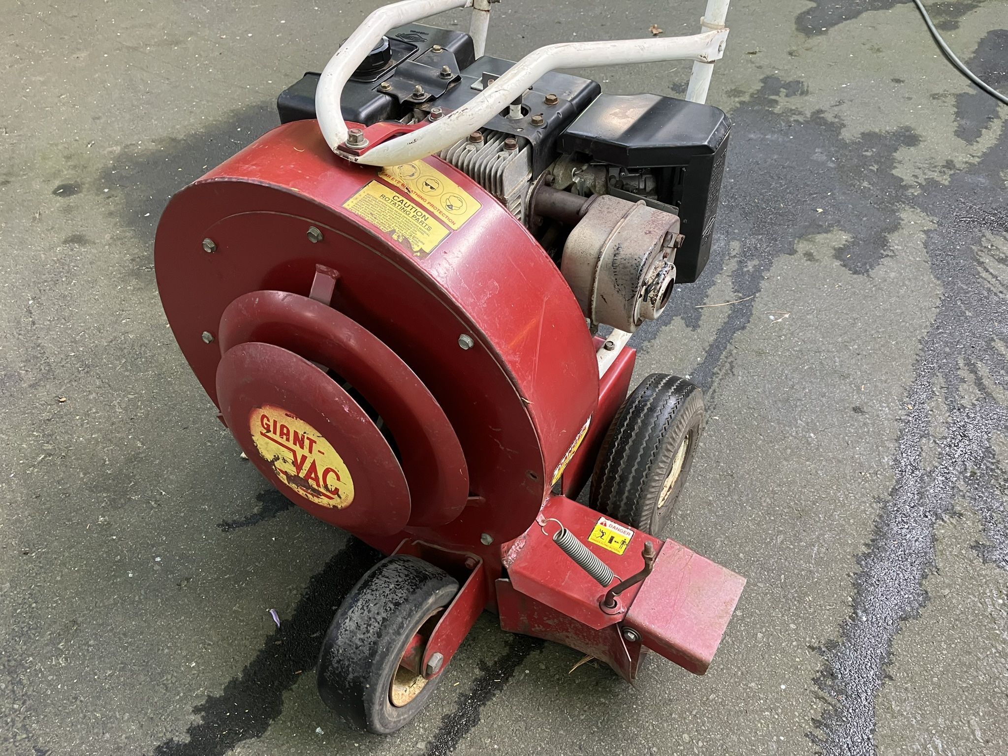 Giant Vac 11 HP Briggs & Stratton Leaf blower