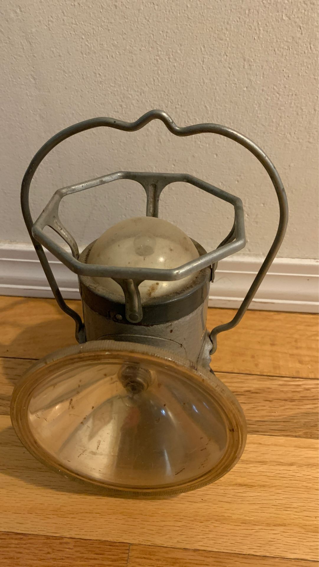 Vintage 1940’s DELTA POWERLITE DOUBLE LAMP LANTERN