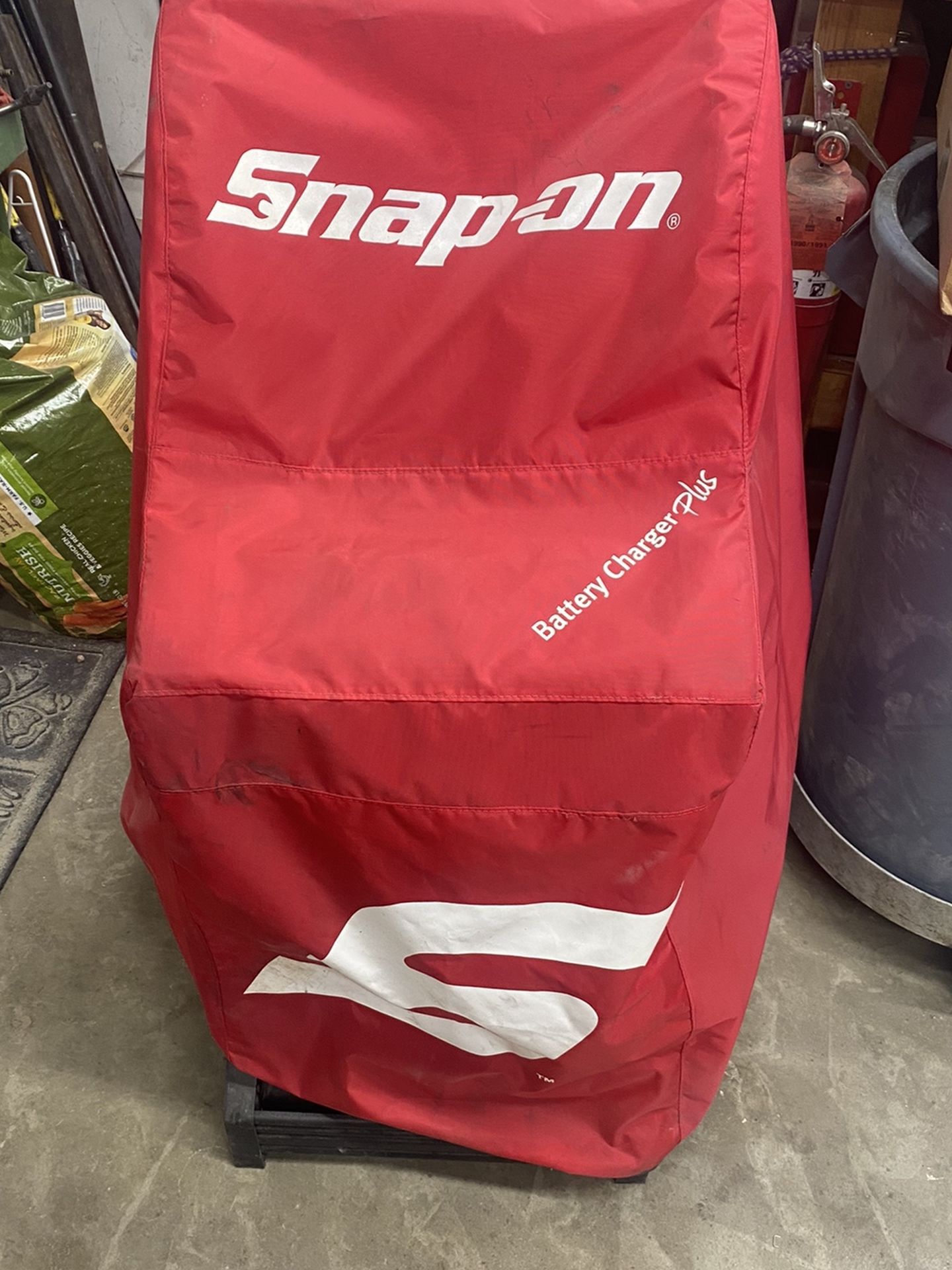 Snap On 12/24 Volt Battery Charger