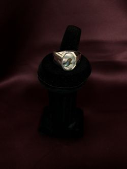Men’s Sterling Silver Mother Pearl Ring.