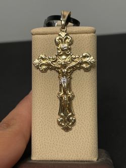 14K 7.3g Two-Tone Cross Pendant