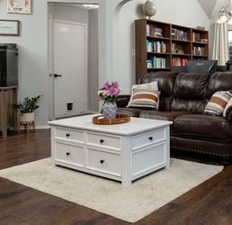 Ashley Furniture Coffee Table w/ Lifting Top for eating