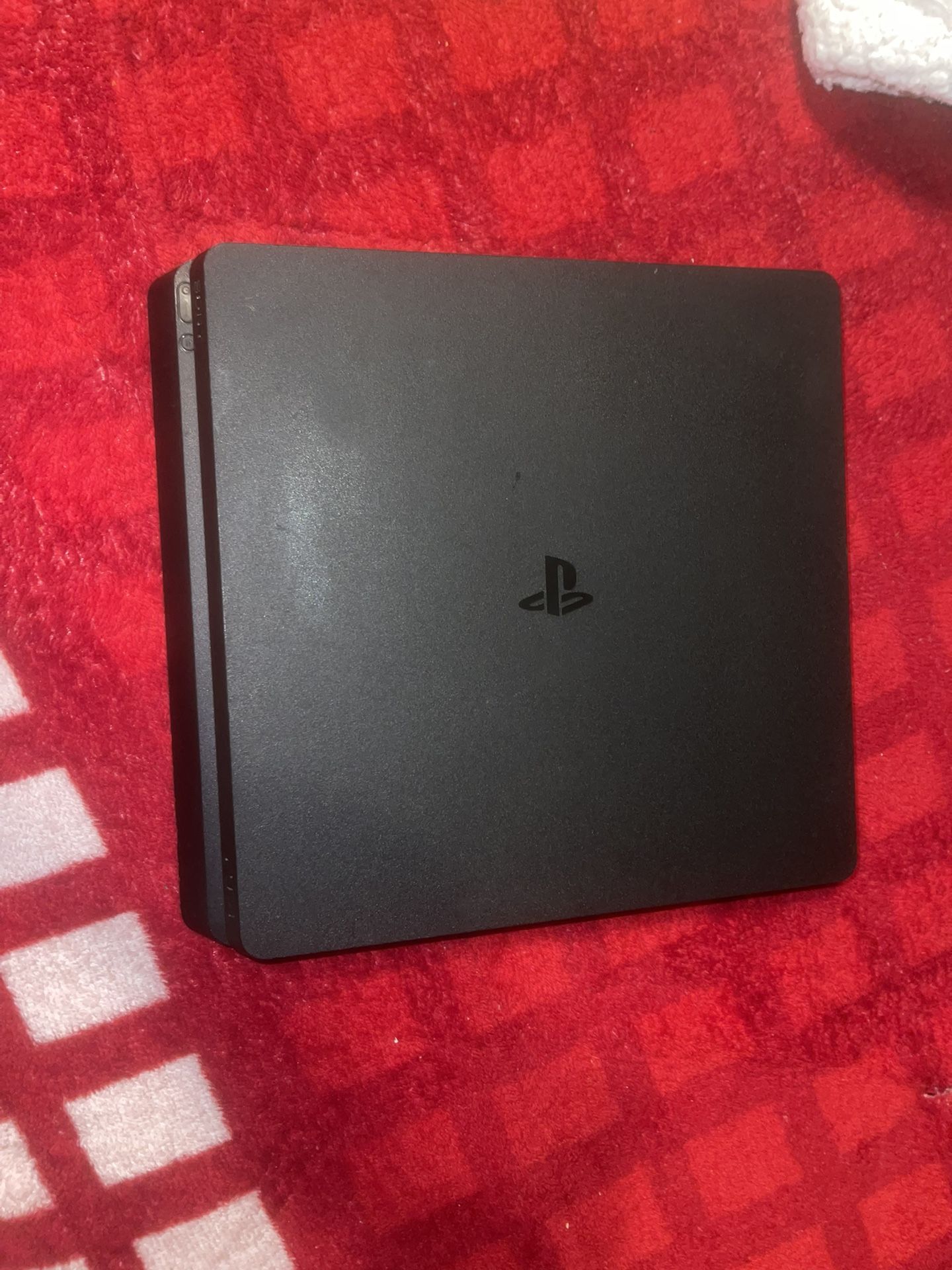 PS4 Slim 1 terabyte