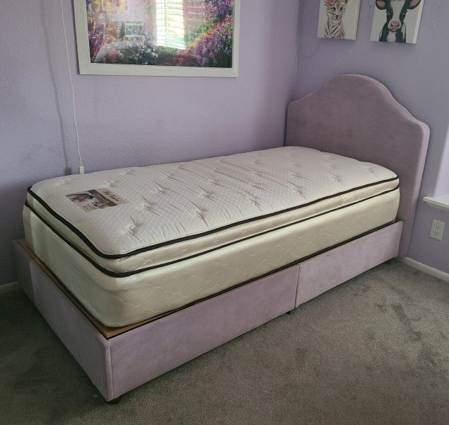 Bed Frame Twin Size for a Girl