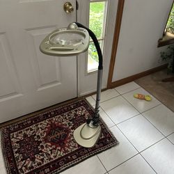 Full Page Magnifying Light 