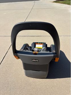 Chico infant car seat base . Extra base for car seat