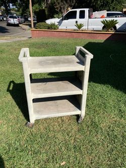 Utility cart Rubbermaid dim 30”x17”x33”