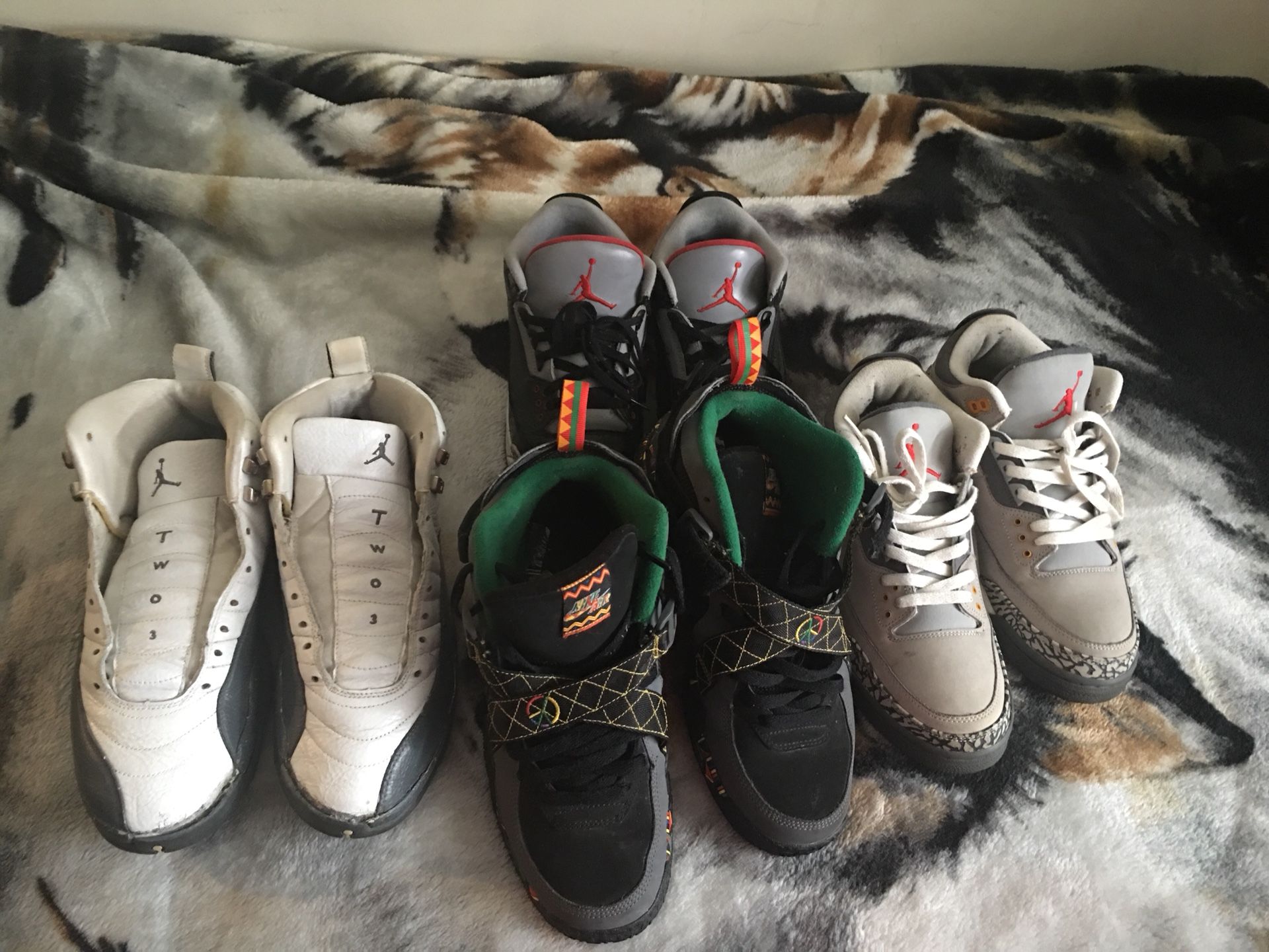 mix of shoes ( nike and jordans)