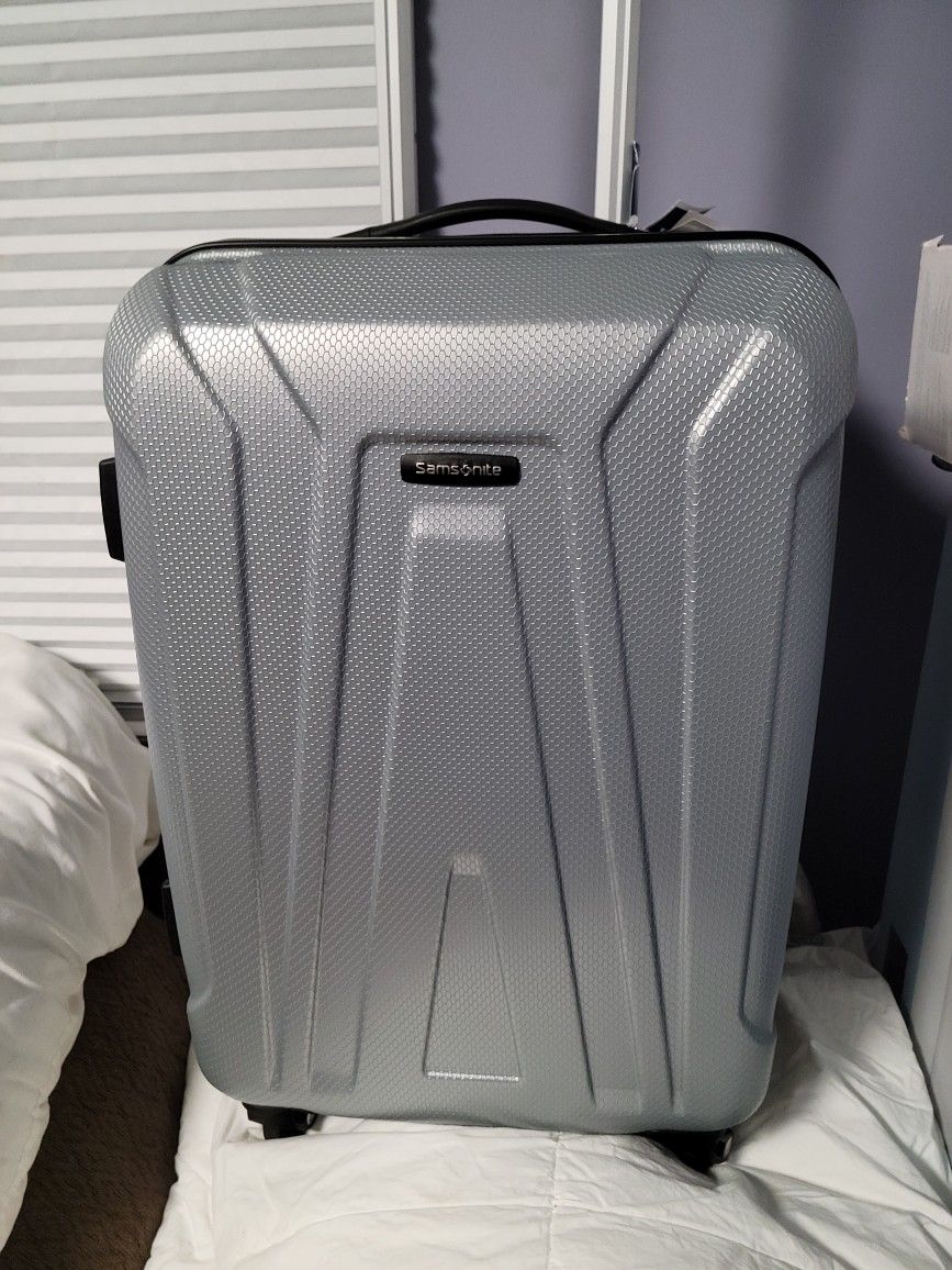 Samsonite Centric 2 Hardside Expandable Luggage with Spinner Wheels, Silver, Carry-On 20-Inch,brand New