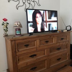 Solid Wood Dresser 57Wx20Dx33H 7 drawer 