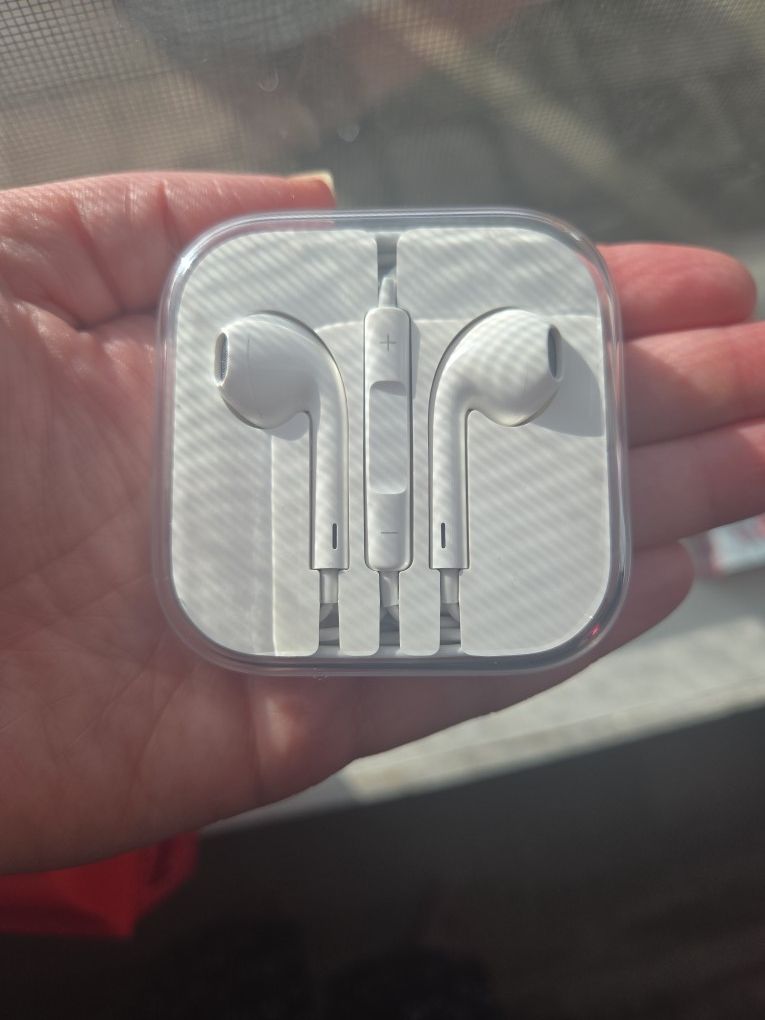Apple Ear Buds (New)
