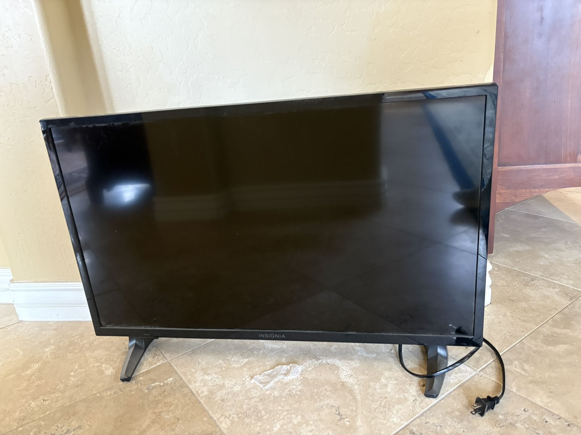Insignia 32 inch fire TV edition (model NS – 32DF310NA19) Alexa voice remote- great condition