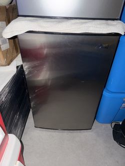 ARTIC KING FRIDGE/FREEZER