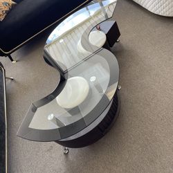 Mesa De Centro Con Almacenamiento Y Banquetas/ Coffee Table With Storage And Stools