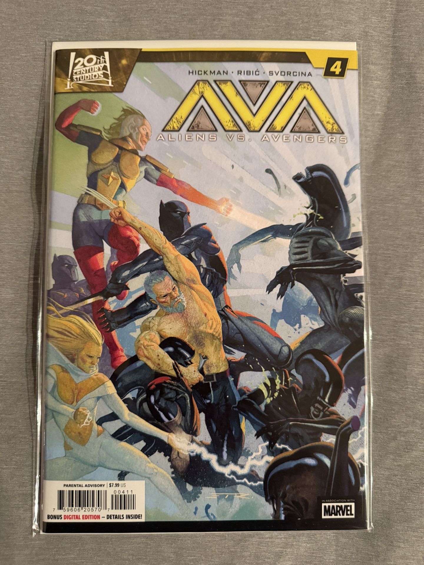 Aliens vs Avengers #4