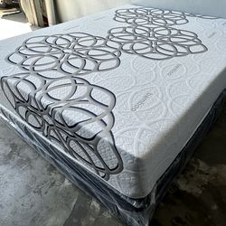 King Size Sky Comfort Bamboo Hybrid Cooling Gel Memory Foam Mattress and Boxspring