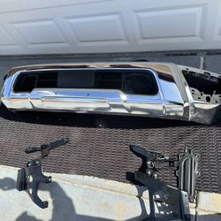 Nissan Titan Bumper 2020-2024, Front Bumper assembly Nissan Titan, complete with brackets and inserts, OEM ORIGINAL NISSAN PART 