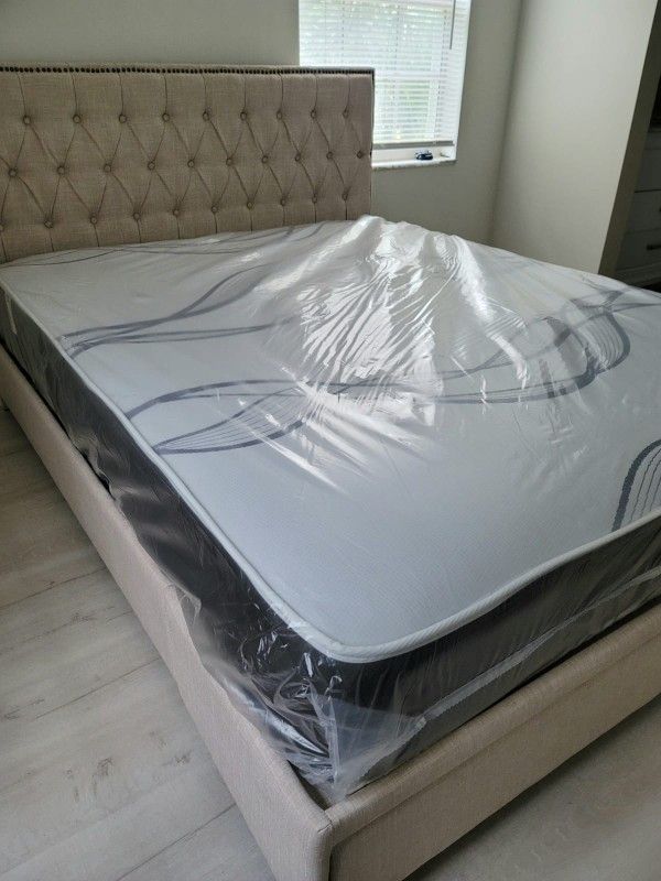 NEW QUEEN-SIZE MATTRESS AND BOX SPRING 🆕️