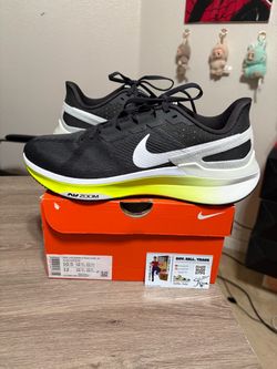Size 10.5 - Nike Air Zoom Structure 25 'Black Volt White'