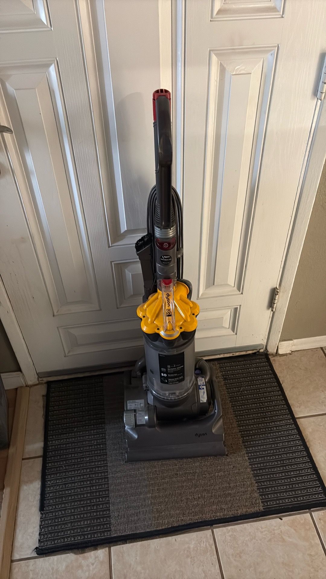 Dyson vacuum up right