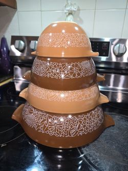 Pyrex woodland Cinderella nesting bowl set
