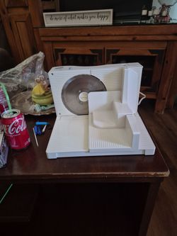 Fold up food slicer