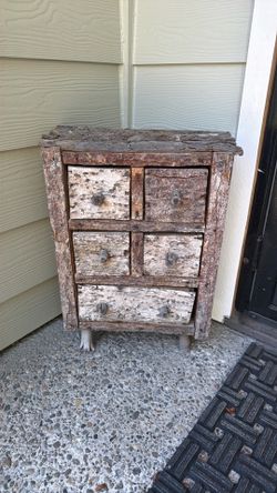 Decorative chest of drawers