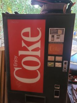 CocaCola SodaCan/Bottle Vending Machine
