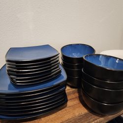 8 Piece Dinner Dishware Set