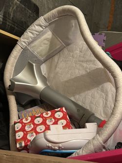 Halo Swivel Bassinet