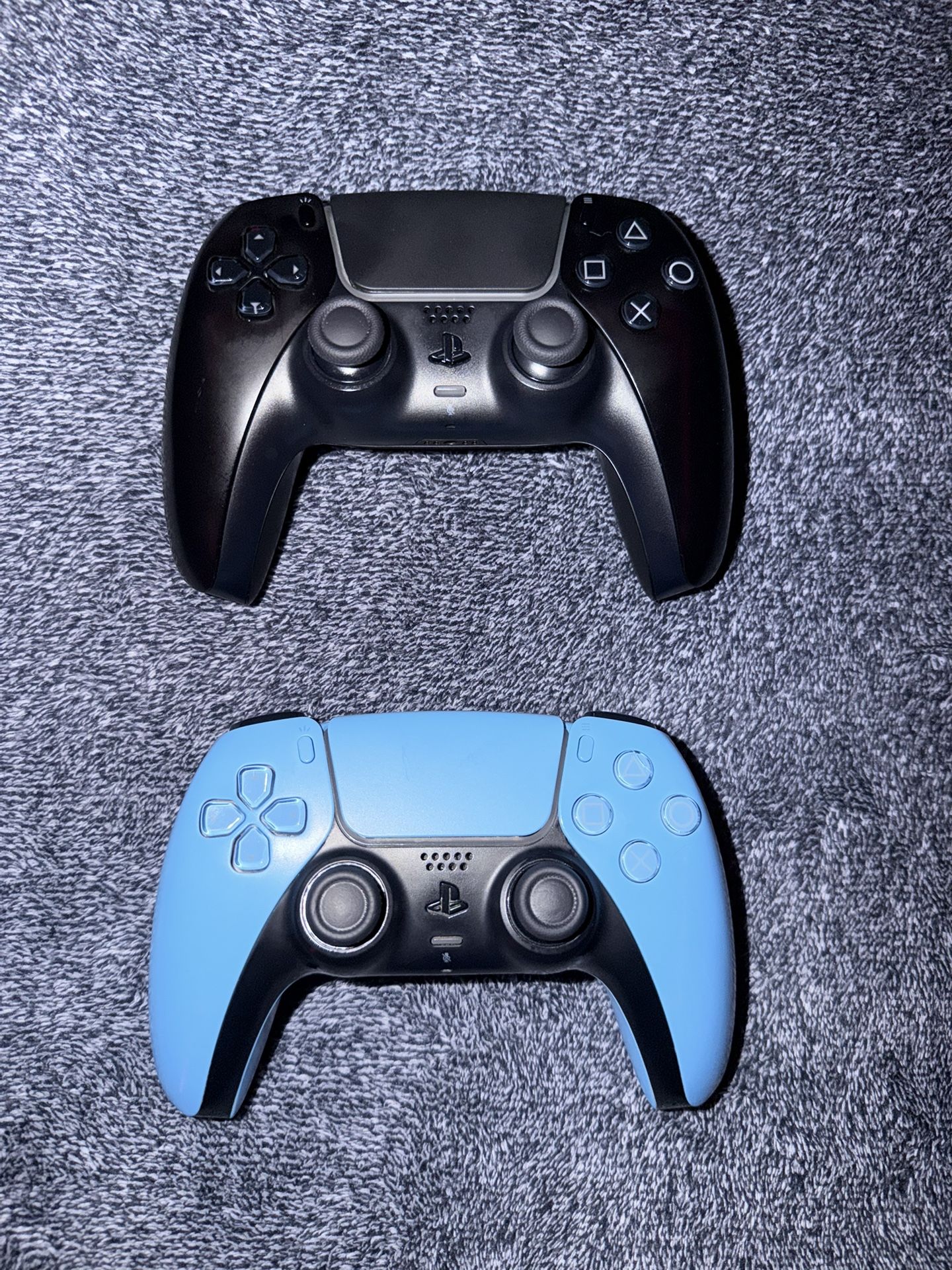 2 PS5 Controllers Starlight Blue / Midnight Black