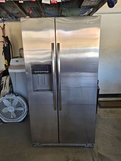 Whirpool Side by Side Refridgerator, with indoor filtered ice  &  water.