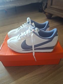 Womens Nike shoes